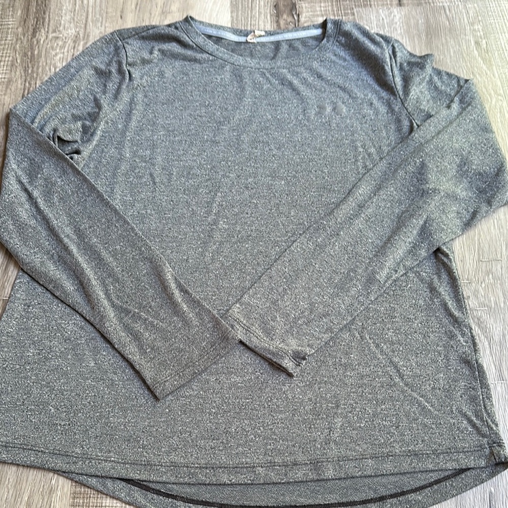 Woman’s Under Armour Gray Long Sleeve Top